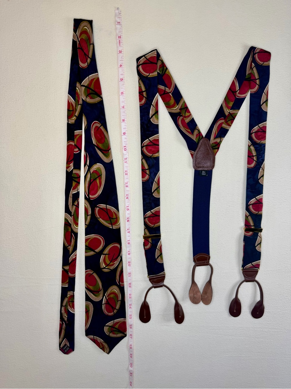 Vintage Club International Silk Tie and Suspender Set